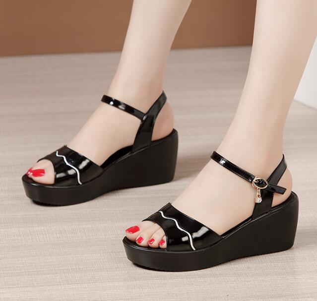 Fashionable Matching Black 6cm Sandal