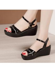 Fashionable Matching Black 6cm Sandal 