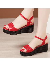 High quality Matching Thick Bottoms Sandal 