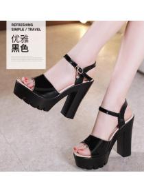 Fashion style High-rise Non-slip Sole Sandal 
