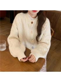 Knitted cardigan wears outside coat for women