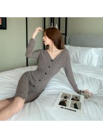 Outlet Long autumn and winter buckle pinched waist V-neck dress