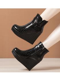Outlet Sexy Rpund-toe Thick Flatform Crocodile pattern Boots