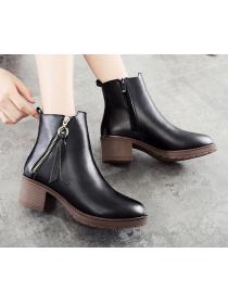Outlet Autumn and winter new matching round head medium heel large size 40-43 Martin boots for women 