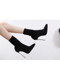 Outlet Skinny black high heels with pointed toes