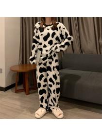 Outlet Winter new warm coral velvet cow cartoon long-sleeved trousers home wear pajamas set