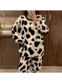 Outlet Winter new warm coral velvet cow cartoon long-sleeved trousers home wear pajamas set