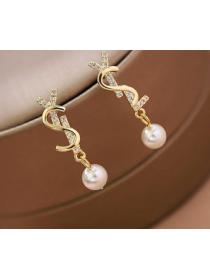 Outlet light luxury classic pearl earrings