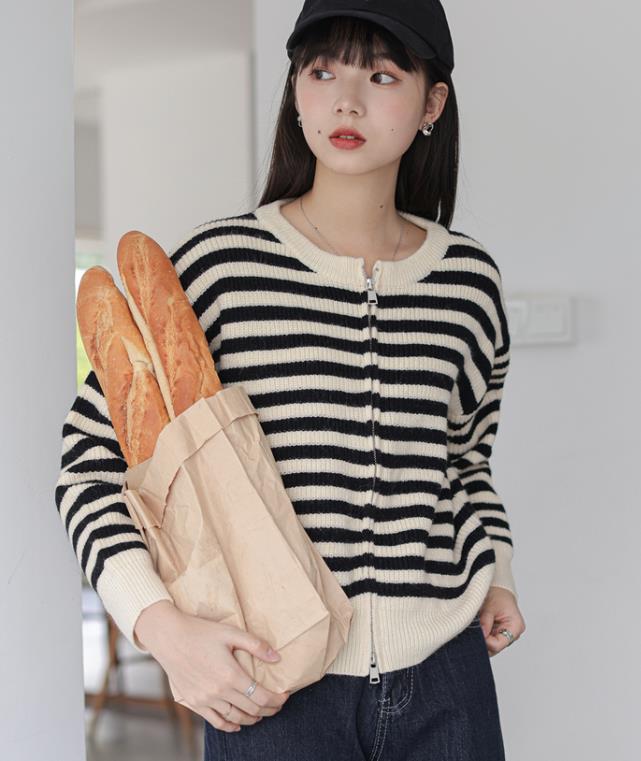 New Style Color Matching Stripe Knitting Top