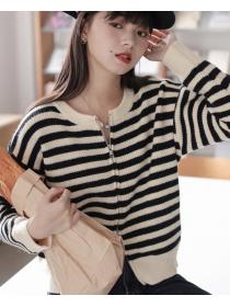 New Style Color Matching Stripe Knitting Top 