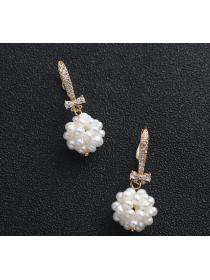 Outlet Fashion temperament natural freshwater pearl earrings ladies pearl hand-woven ball ear buckle