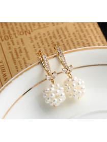 Outlet Fashion temperament natural freshwater pearl earrings ladies pearl hand-woven ball ear buckle