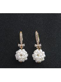 Outlet Fashion temperament natural freshwater pearl earrings ladies pearl hand-woven ball ear buckle