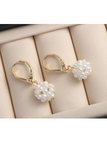 Outlet Fashion temperament natural freshwater pearl earrings ladies pearl hand-woven ball ear buckle