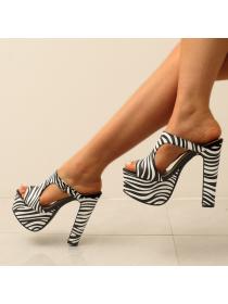 On Sale Black-white sandals thick high-heeled shoes