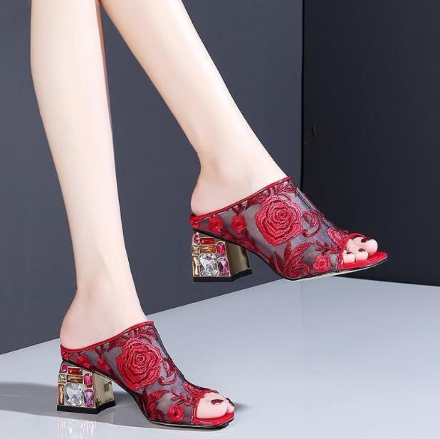 On Sale Flower Embroidery Fashion Slipper