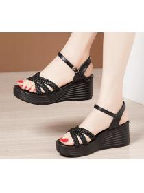 Outlet Summer new platform large size fashion matching sandals for women