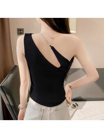 Bottoming  a chic sloping shoulder halter top