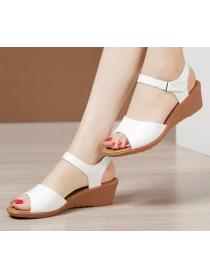 Outlet Summer new wedge heel soft bottom non-slip mother sandals