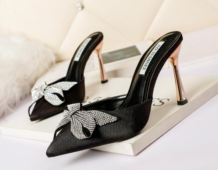 Outlet European fashion Sexy pointed high-heeled sandals