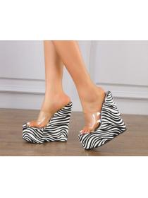 Outlet European fashion comfortable wedge high-heeled sandals