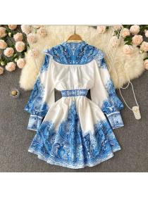 New style V-neck lantern sleeves printed plated dress 