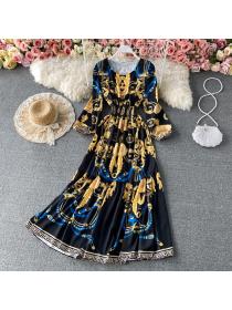 Vintage style round neck dress with puff sleeves