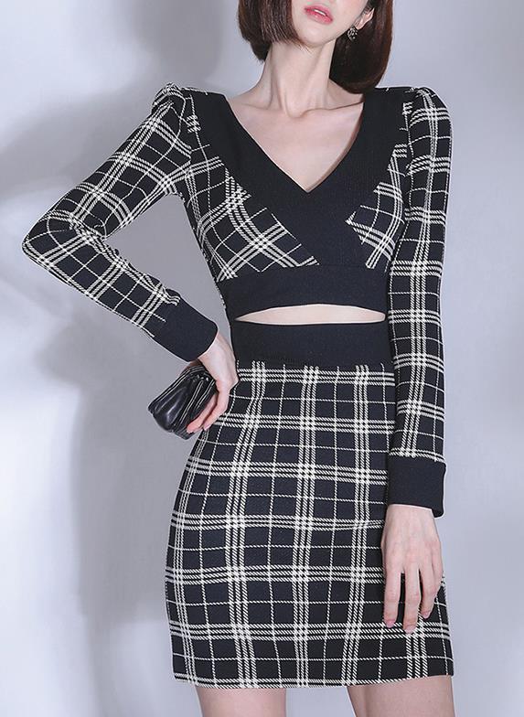 V-neck leaky waist bubble sleeve matching color slim-fit  plaid dress
