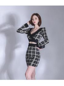 V-neck leaky waist bubble sleeve matching color slim-fit  plaid dress