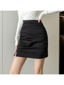 Elastic irregular hip fold split one-step skirt