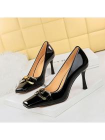 Fashion style square toe metal buckle heels